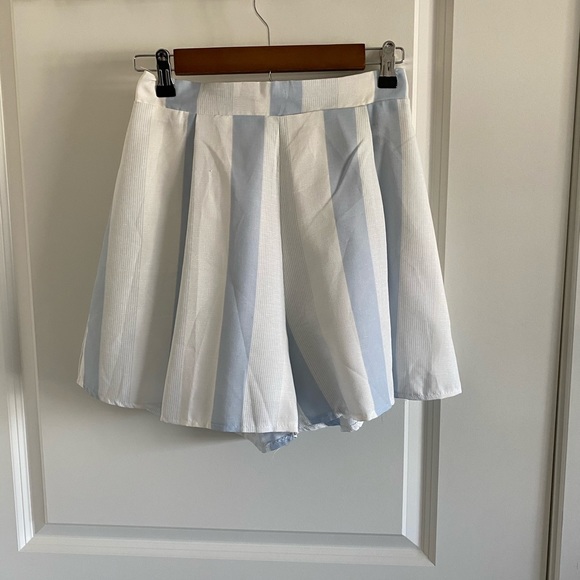 Two piece shirt and shorts - Picture 2 of 3